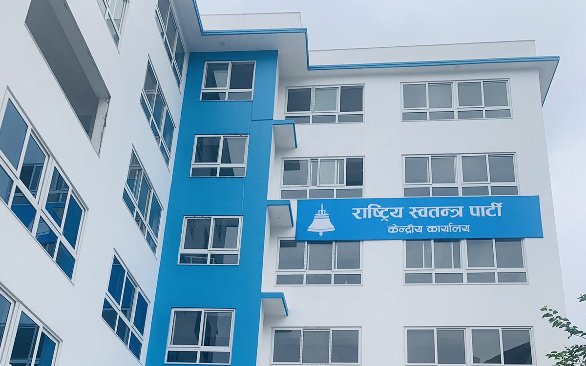 समानुपातिक बन्दसूची संशोधनका लागि रास्वपा नेताहरू निर्वाचन आयोगमा