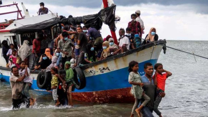 डुँगाबाट मलेसिया पलायन भइरहेका  २३ राेहिंजाकाे समुद्रमा मृत्यु