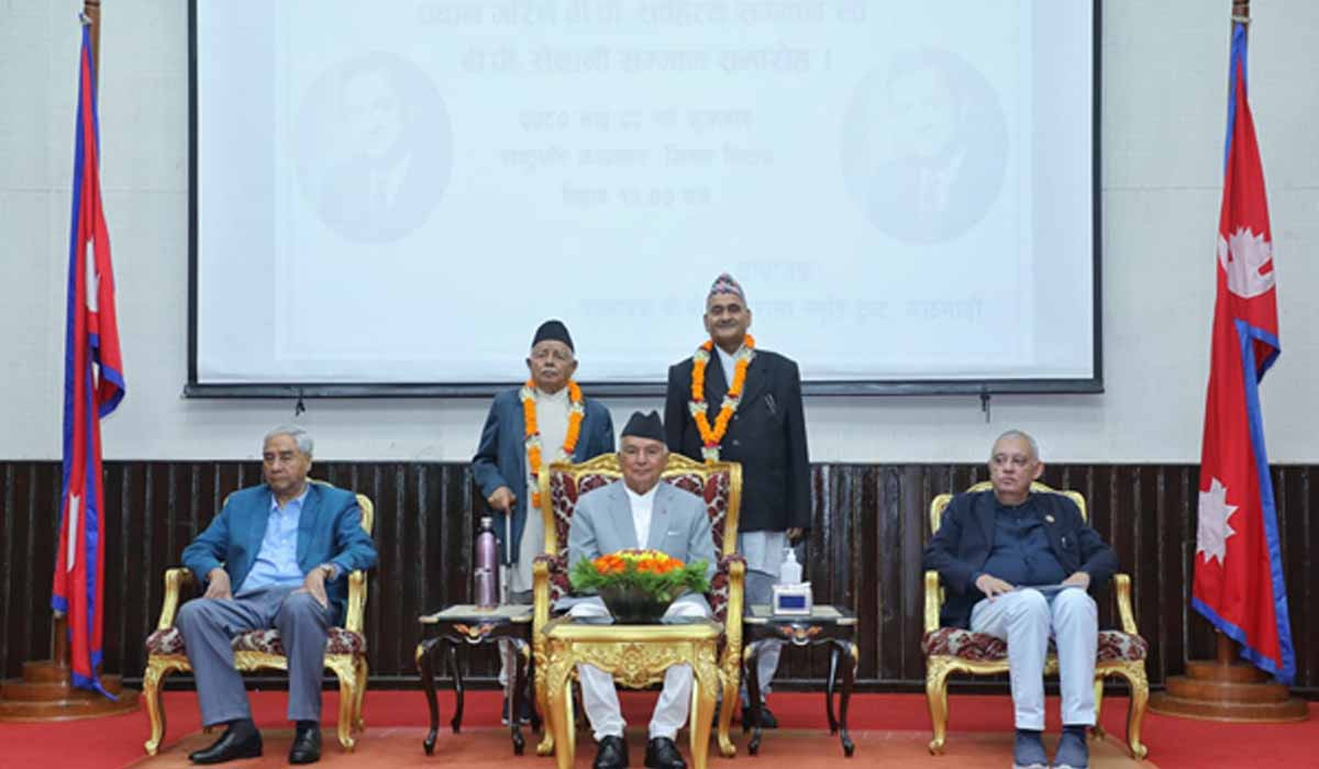 डा बिमल विपी साहित्य सम्मानबाट सम्मानित