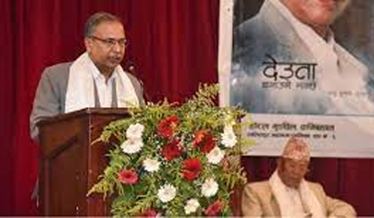 उपराष्ट्रपति यादवद्वारा ‘देउता बनाउने मान्छे’ पुस्तक लोकार्पण