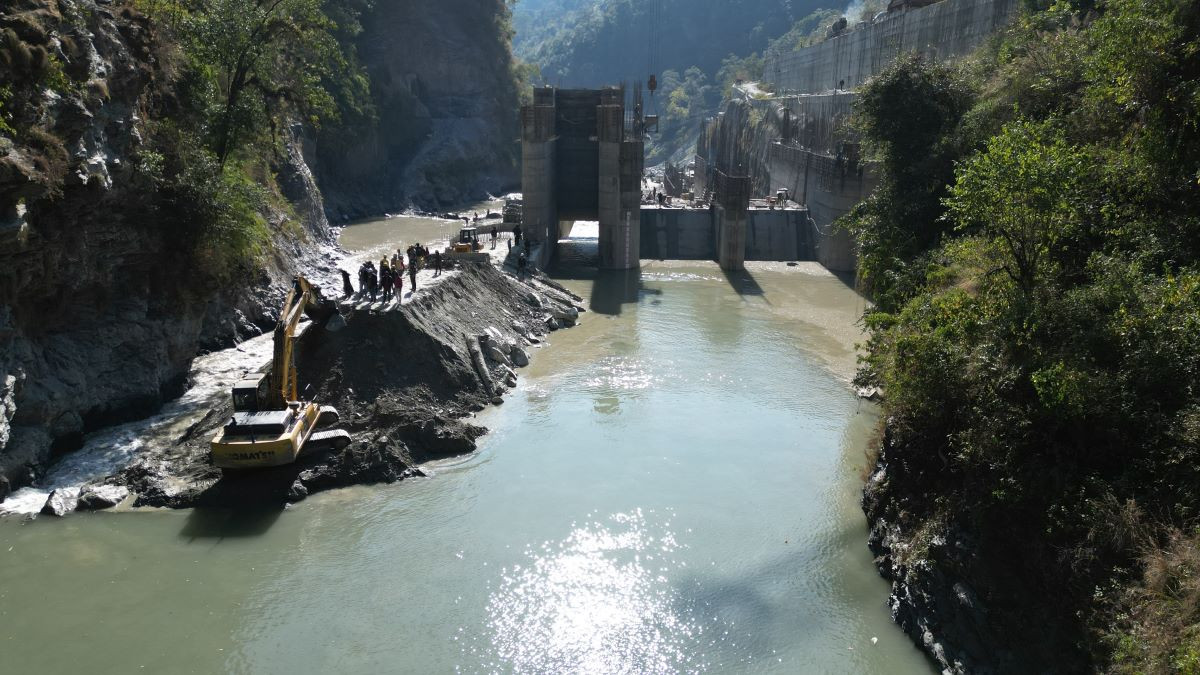 राहुघाट जलविद्युत् आयोजनाको डिसेन्डर निर्माण गर्न खोला फर्काइयो