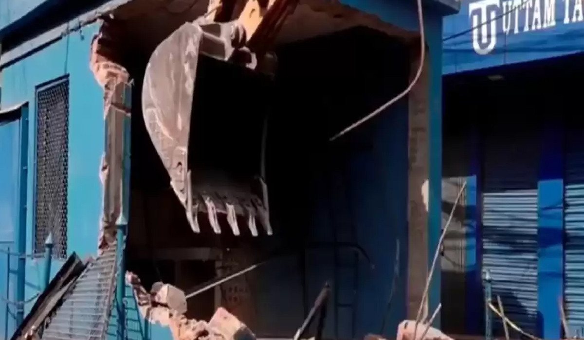 बेनी-जोमसोम-कोरला सडकको तिप्ल्याङ खण्डका घरटहरा भत्काउन ताकेता