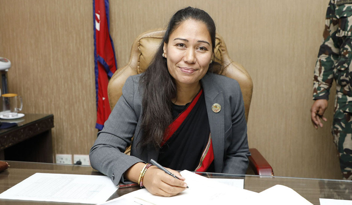 काँग्रेस वा एमालेले देशको साझा शत्रु बन्ने चेष्टा नगरेकै वेश : सुमना श्रेष्ठ
