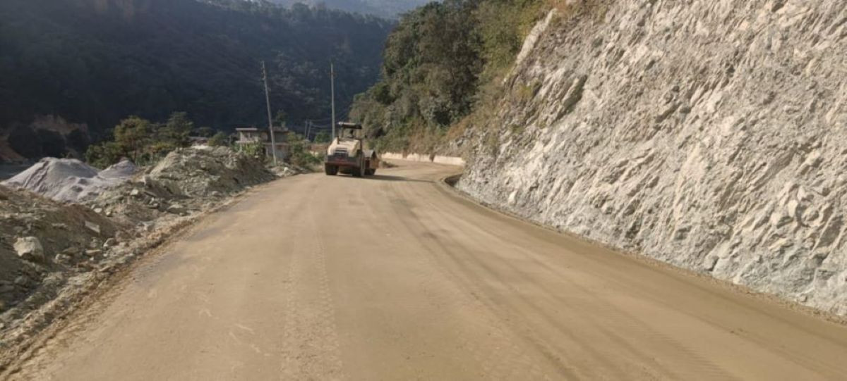 मालढुङ्गा–बेनी सडक धमाधम स्तरोन्नति हुँदै