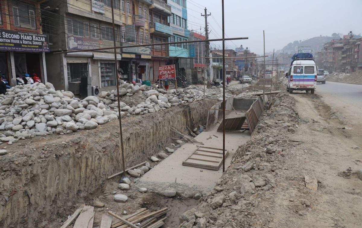 धुलिखेल–साँगा सडकः पुलबजार क्षेत्रमा काम रोकियो