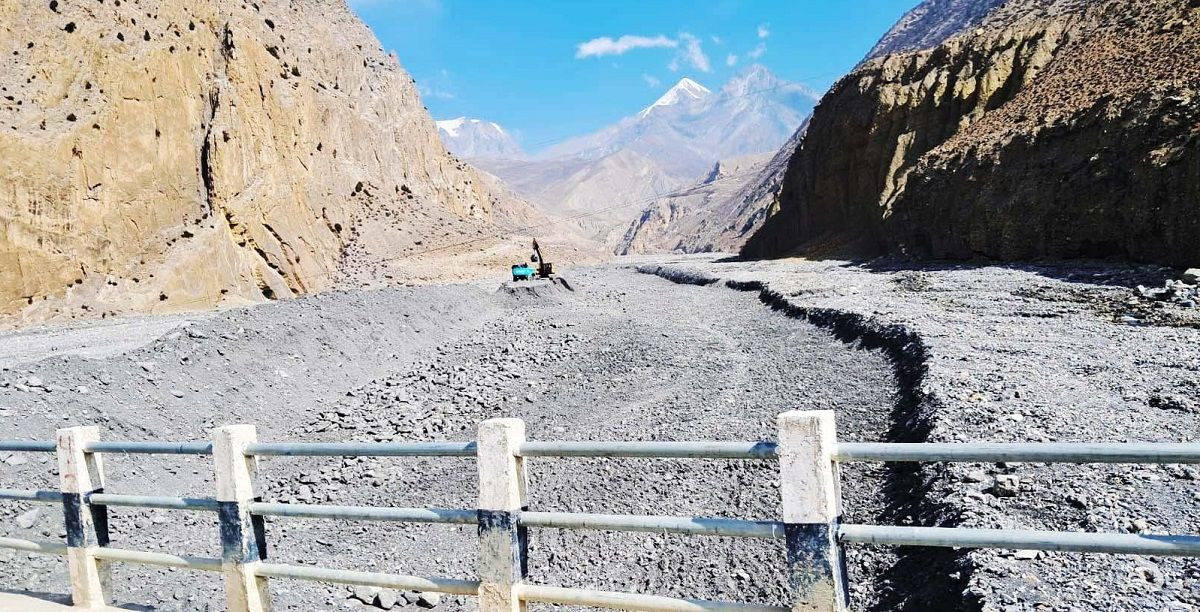 कोवाङ–जोमसोम सडक अन्तर्गत घरपझोङमा  सडक स्तरोन्नति गर्न माग