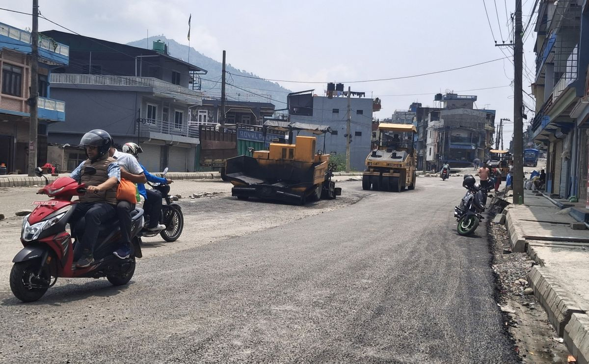 मध्यपहाडी लोकमार्ग : हरिचोक–याम्दी खण्ड ‘अस्फाल्ट’ प्रविधिबाट ‘पिच’