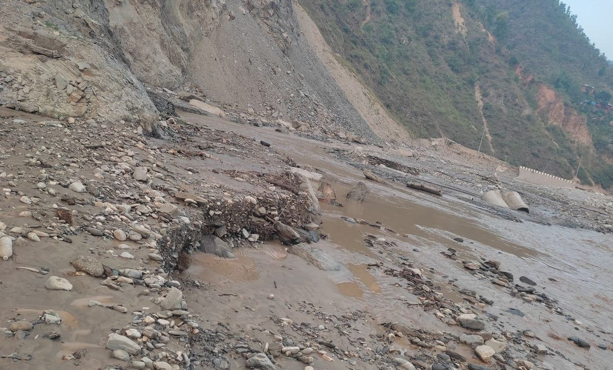 भूकम्प र बाढीपहिरोले थिलथिलियो बिपी राजमार्ग