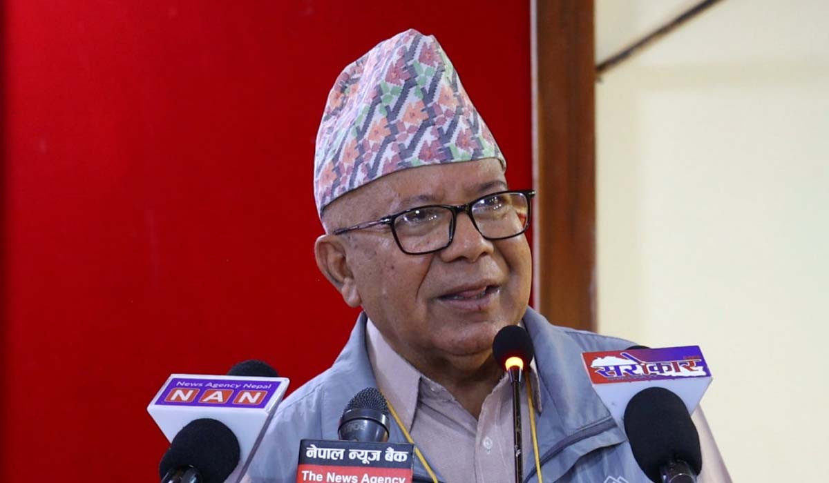 माधव नेपालको कटाक्षः १६ वर्षमै बच्चा जन्माए ओलीले पुरस्कार दिन बेर छैन