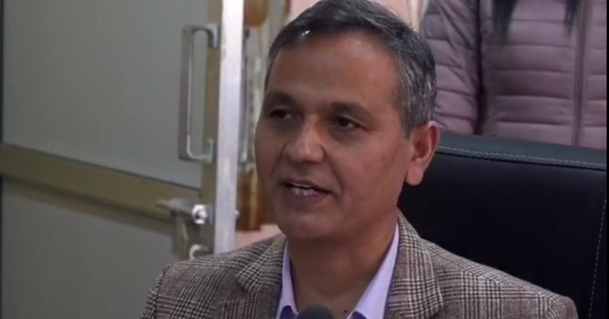 'अपरेशन' चलाएर लुटिएका हतियार फर्कायौँ : गृहमन्त्री, ४८५७ कैदी अझै फरार रहेको स्वीकारोक्ति