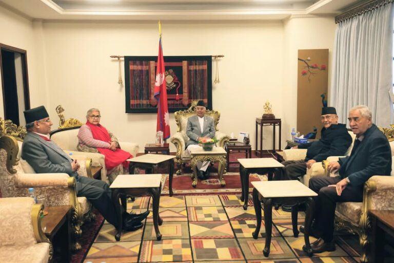 राष्ट्रपतिको सक्रियताः शीर्ष नेतासँग प्रधानमन्त्री कार्की छलफलमा जुट्दै