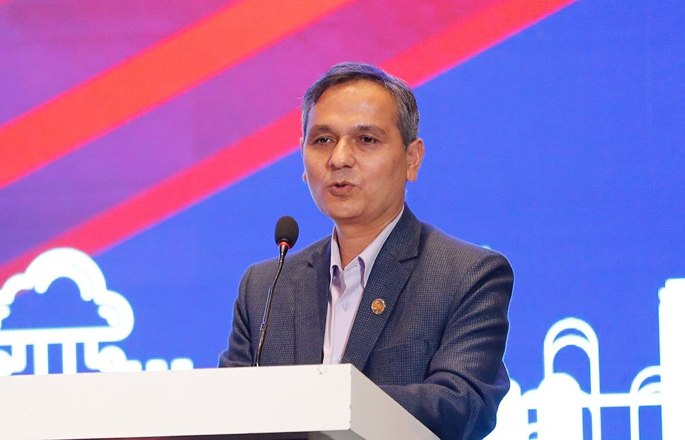 फागुन २१ भित्रै लुटिएका हतियार फेला पार्ने र फरार कैदी पक्राउ गर्ने गृहमन्त्रीको घोषणा