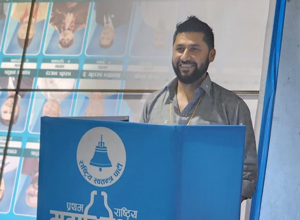रास्वपा महाधिवेशन : लामिछानेले मतदान गरे, केन्द्रीय सदस्यका लागि ९९ पदमा प्रतिस्पर्धा